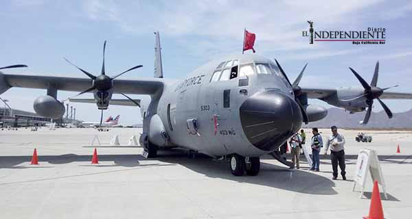 Aterriza en Los Cabos avión ‘‘Cazahuracanes’’ de la Fuerza Aérea de E.U.