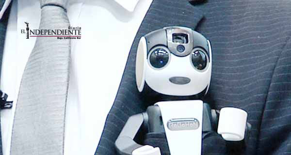 Crean robot de bolsillo que sirve como smartphone