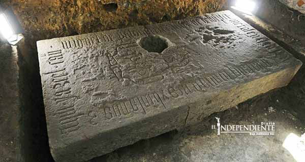 Hallan tumba del siglo XVI en la Catedral Metropolitana