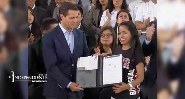 Peña Nieto encabeza afiliación al IMSS de estudiantes