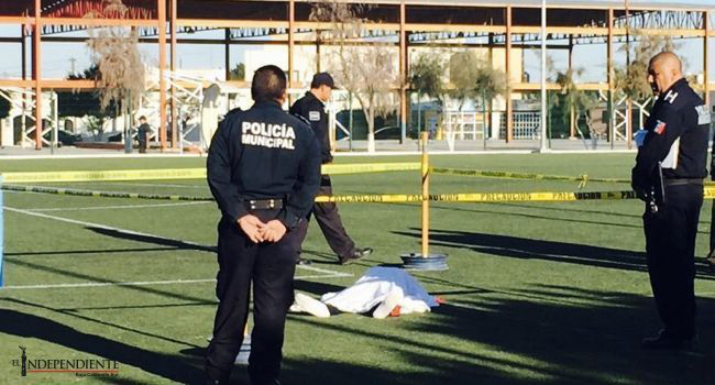 Anciano fallece en medio del campo de fútbol "Pumitas"