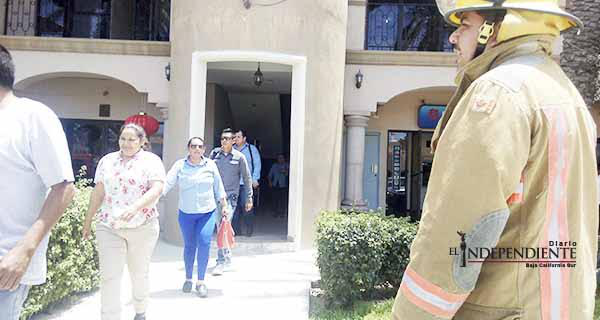 Fuerte olor a gas causa desalojo en plaza comercial de SJC