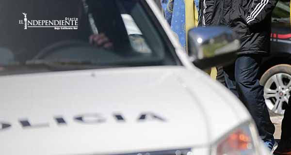 Joven muere por sacar la cabeza por la ventana del coche