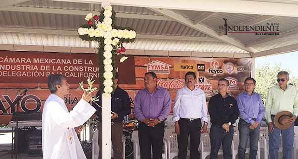 Celebra la CMIC a más de 300 obreros en el Día de la Santa Cruz