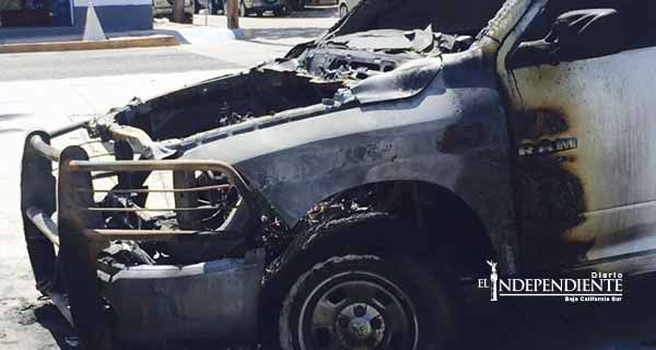 Queman dos unidades de la PGJE en La Paz