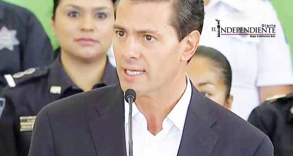 Peña Nieto entrega seguro de vida a policías jefas de familia 4