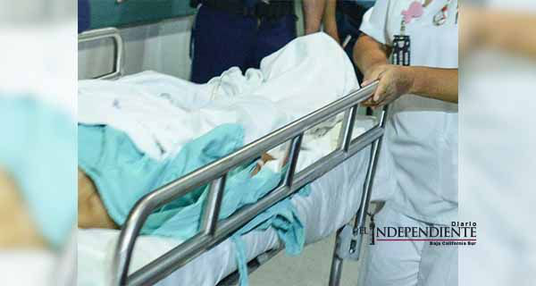 Madre quema con agua hirviendo a su hijo de 8 años