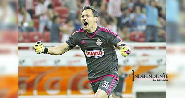 Rodolfo Cota se queda un año más con Chivas