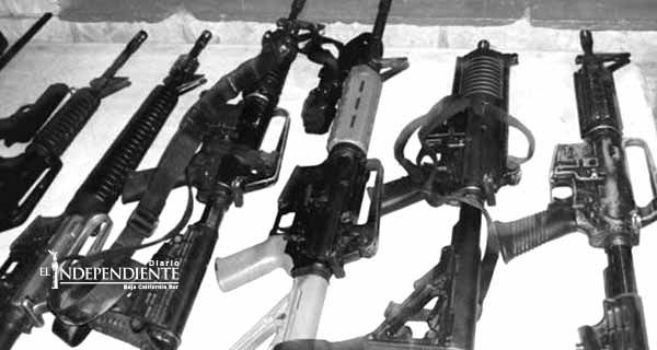 Gobernador de Arizona promulga leyes en pro de armas