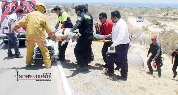 Vuelca repartidor de tortillas cerca de oficinas de la PFP: resultó lesionado