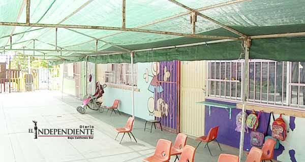 Coloca gobierno delegacional techumbre provisional en el jardín de niños José Clemente Orozco