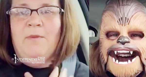 Mujer con máscara de Chewbacca hace historia