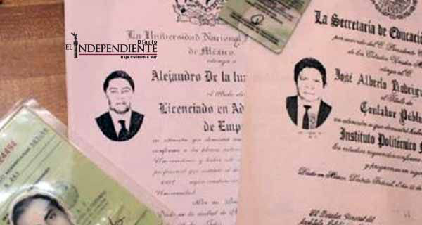 Hasta en 6 mil pesos venden títulos profesionales en Facebook