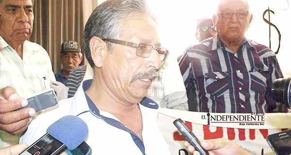 Aseguran marinos que John Moreno engaña y manipula a los pescadores de Todos Santos