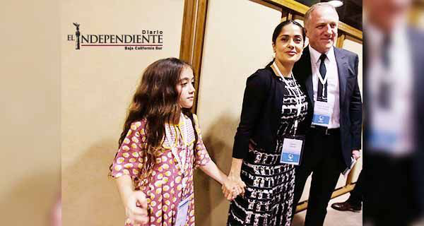 El Vaticano premia a Salma Hayek, con Clooney y Gere