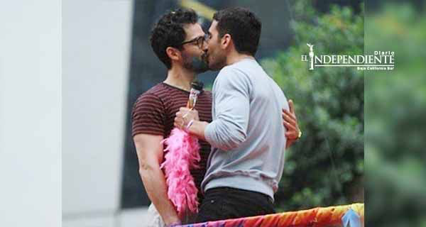 Alfonso Herrera celebra el orgullo gay en Sao Paulo