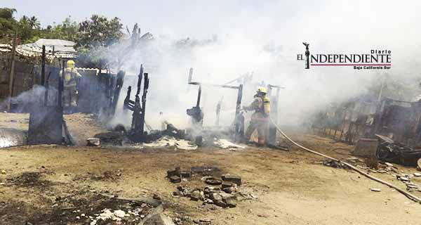 15 familias fueron evacuadas tras incendio de casa en el vado San José Viejo