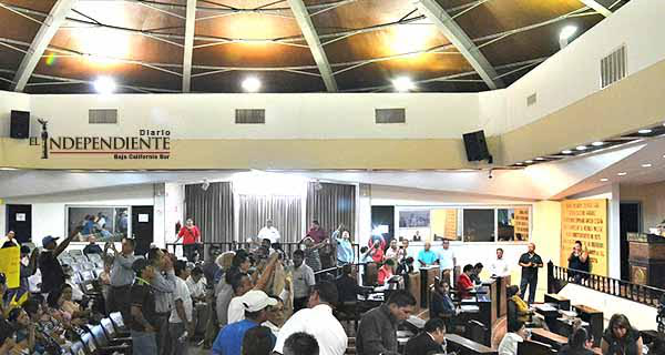 Provoca MORENA zafarrancho al interior del Congreso de BCS