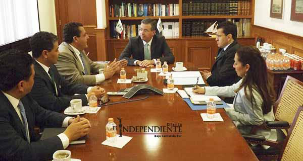 Promueve el Gobernador Mendoza financiamiento para impulsar negocios y empleos