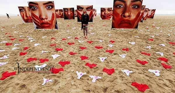 'Siembran' calzoncillos en playa de Brasil en protesta por violaciones a mujeres