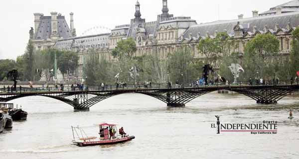 Reabren los museos Louvre y Orsay tras inundaciones en París