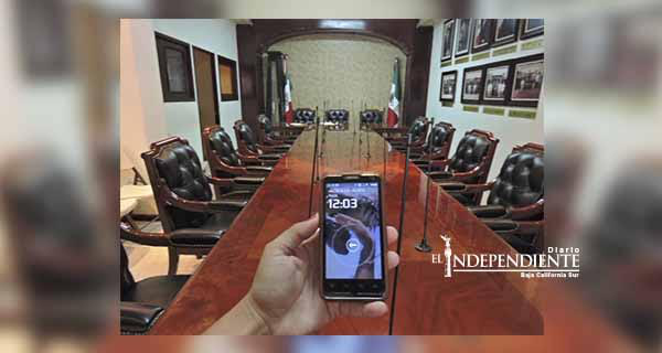 Cabildo impuntual sesiona dos horas después de lo convocado