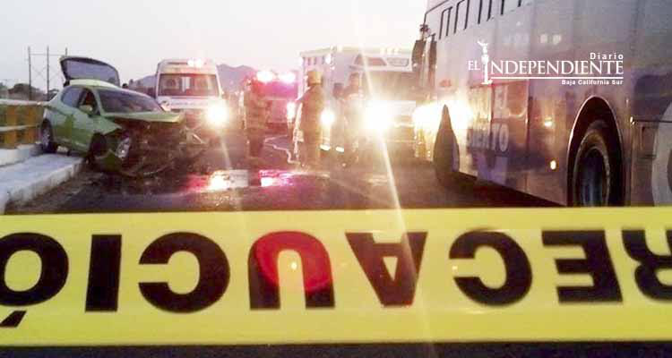 Mujer queda lesionada tras aparatoso choque frontal en el puente de Santa Anita