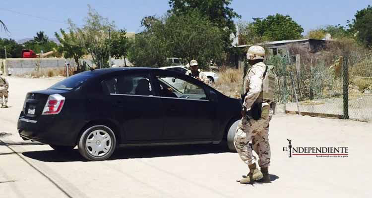 Encuentran otro vehículo con impactos de bala en Tabachines