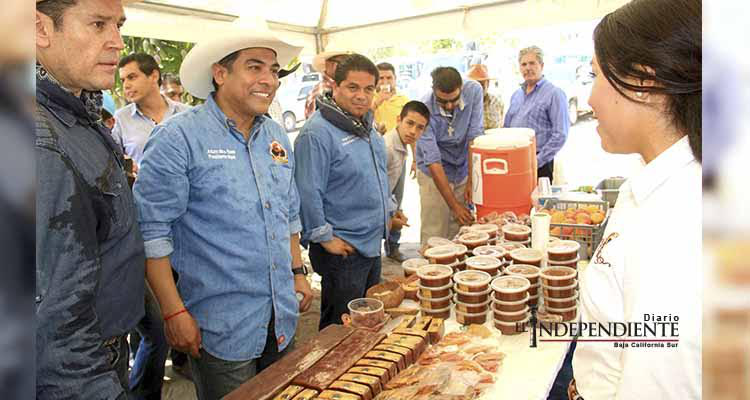 Promete el Alcalde De la Rosa impulsar a productores rurales