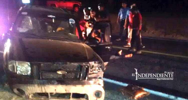 Una persona sin vida y cuatro lesionados en accidente automovilístico tipo choque entre vehículos.