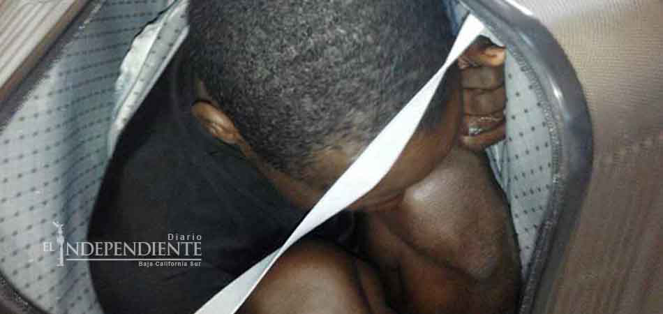 Agentes españoles descubren a inmigrante oculto en maleta