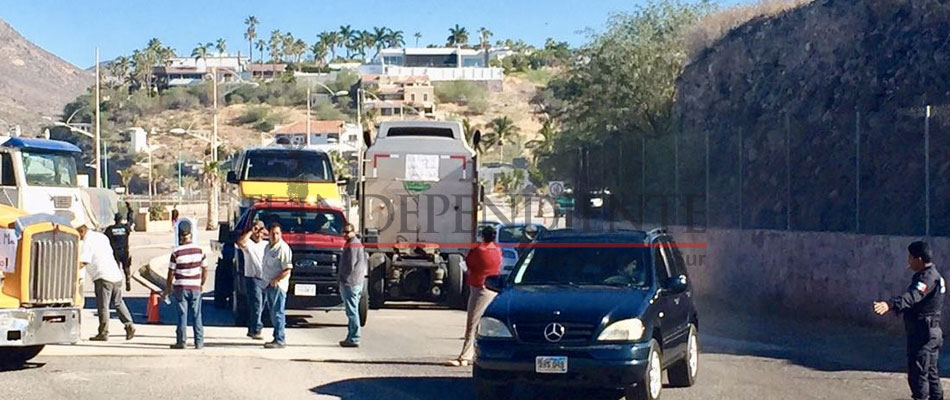Permanece bloqueo de carreteras por gasolinazo en BCS