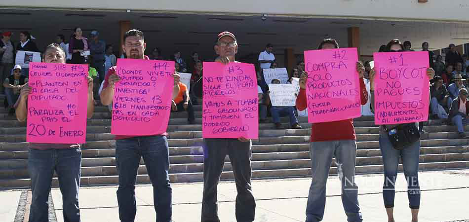 Protestan para que gobernador fije postura sobre el “gasolinazo”
