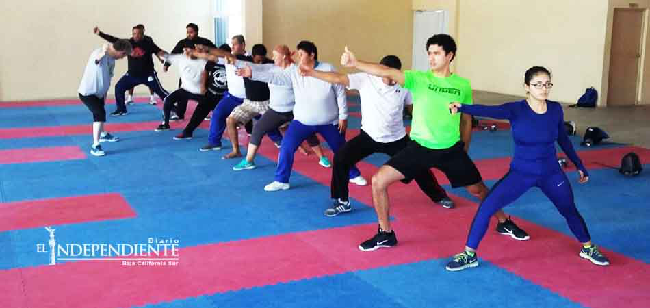 Pretenden hacer del esgrima un deporte estatal