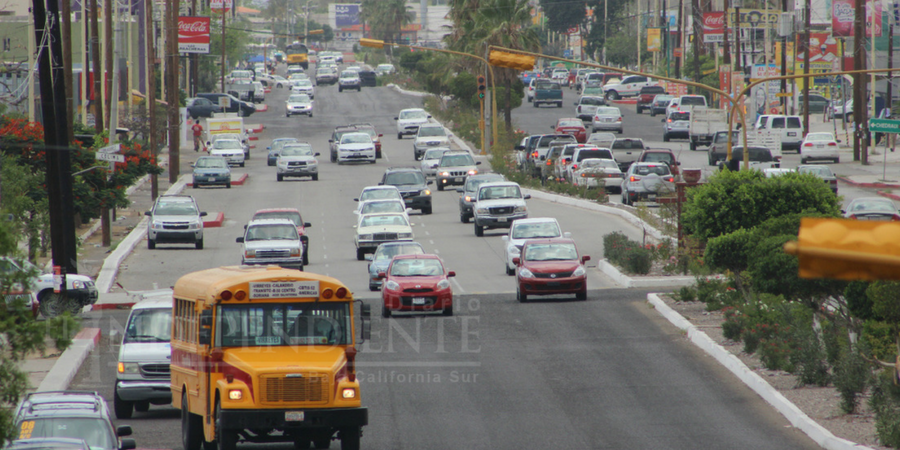 Recolectan firmas contra aumento al transporte público