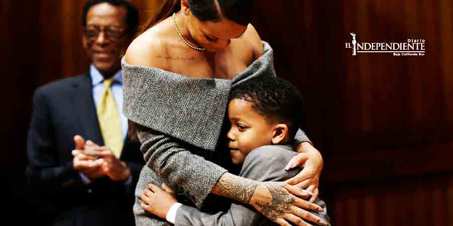 Rihanna: No tienes que ser rico para ayudar a alguien