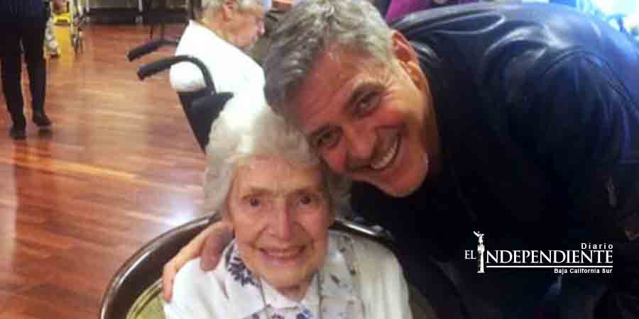 George Clooney cumple sueño a octogenaria fan
