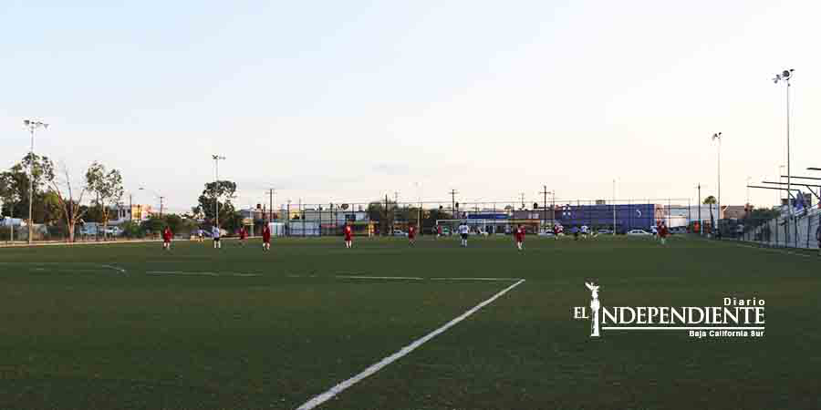 Pamboleros FC mantiene liderato de la Liga Guaycura Veteranos