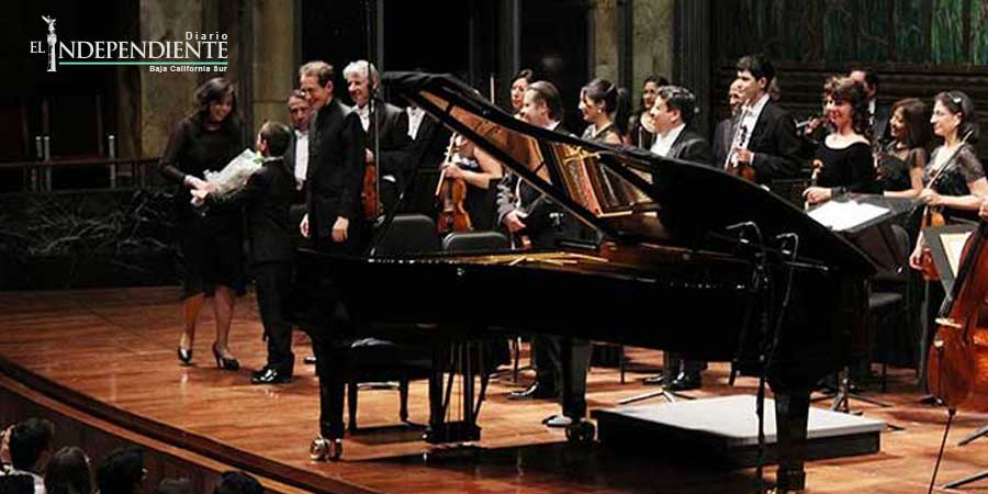 Sergio Vargas, el niño pianista, es ovacionado en Bellas Artes