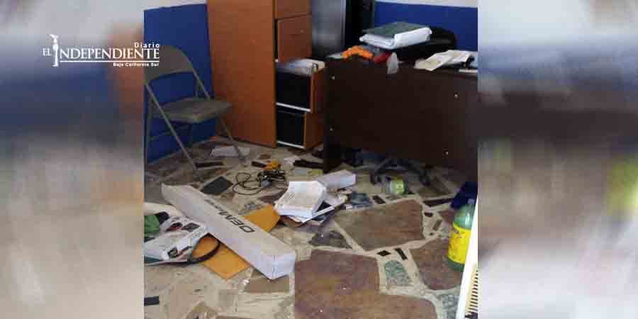 Roban escuela Jesús Green Alvarez en SJC