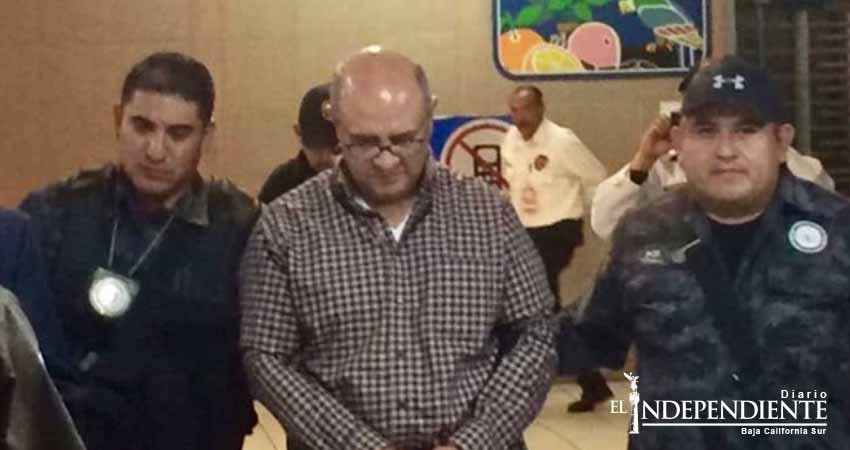 ICE extradita auditor fiscal de Padrés, involucrado en 'moches fiscales'