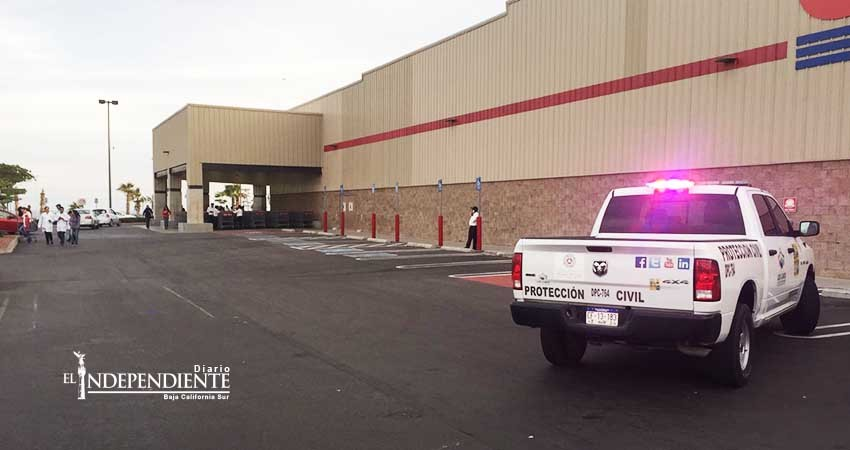 Tras explosión, desalojan a clientes y personal de tienda Costco en CSL