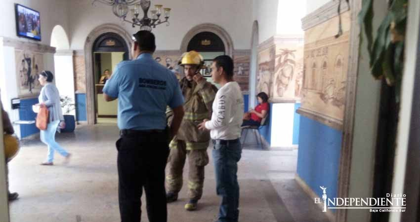 Olor a químico provoca desalojo de personal de Tesorería Municipal en SJC