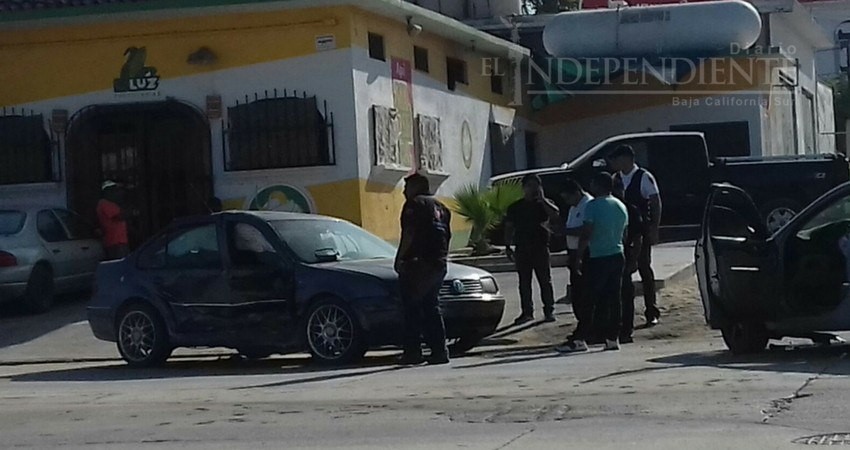 Siguen los accidentes en SJC; chocan en crucero de 4 altos 