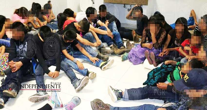 Rescatan a 112 extranjeros en Tabasco, iban en camión; 4 eran bebés