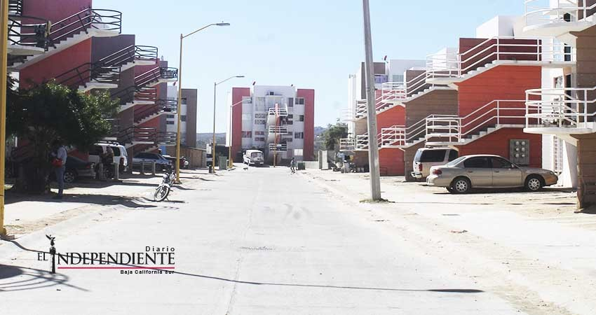 Por impedir que arrojaran basura, mujer es amenazada con un arma de fuego 