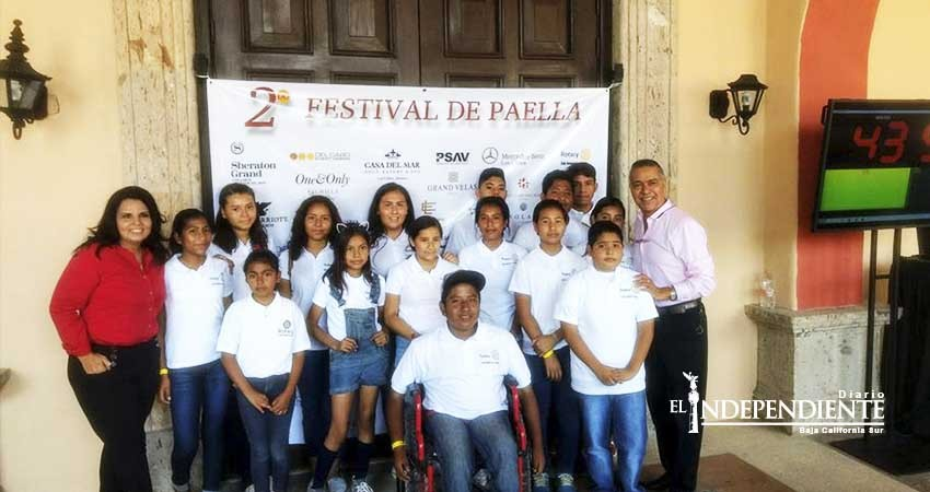 Niños de escasos recursos seguirán estudiando gracias al “Festival de la Paella