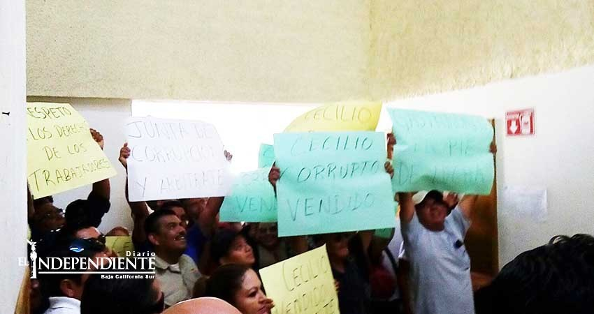 Se manifiesta Sindicato de Gastronómicos en Conciliación y Arbitraje