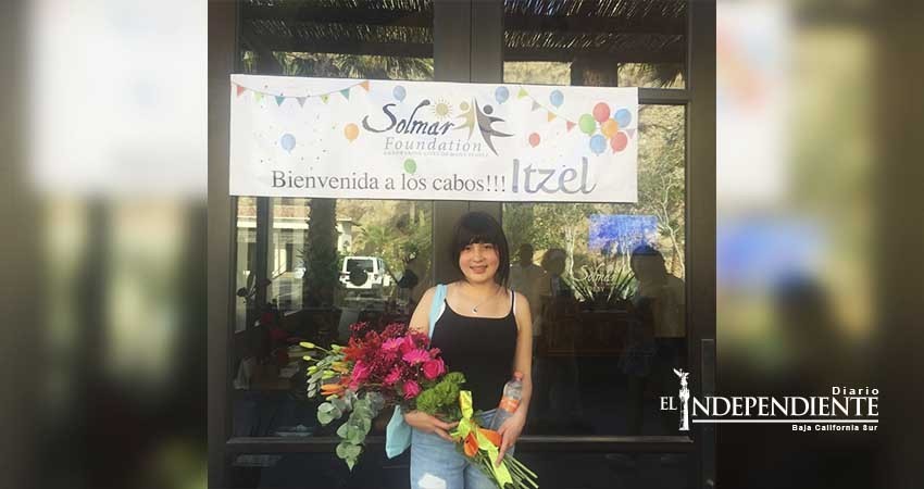 Cumplen el deseo Itzel una niña enferma que quería conocer el mar 