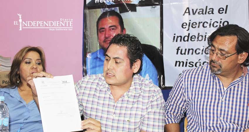 Denuncia maestro actos discriminatorios en su contra por parte de autoridades 